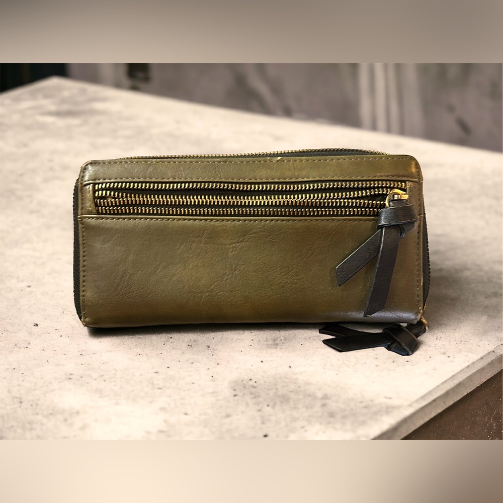 SHIRALEAH VEGAN GREEN CLUTCH WALLET